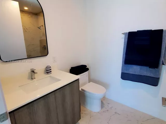 2-bedroom condo for sale in Sunny Isles Beach - 17550 Collins Ave 1403 - MondialRealty