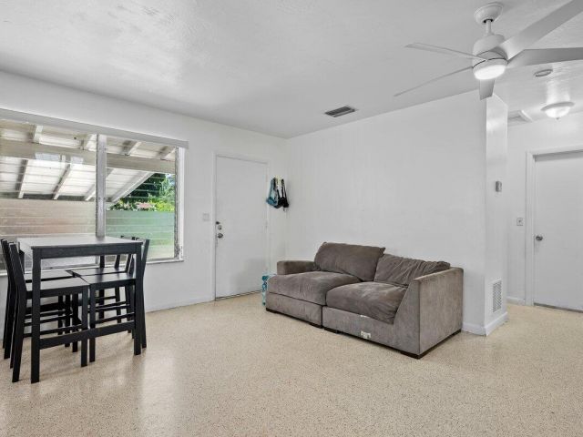 Home for sale at 313 SW 7th Street - photo 6619983