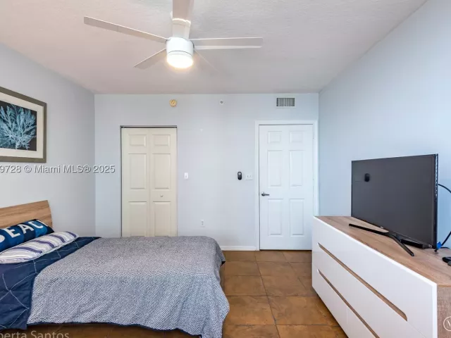 2-bedroom condo for sale in Hallandale Beach - 2080 S Ocean Dr 602 - MondialRealty
