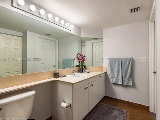 2-bedroom condo for sale in Hallandale Beach - 2080 S Ocean Dr 602 - MondialRealty