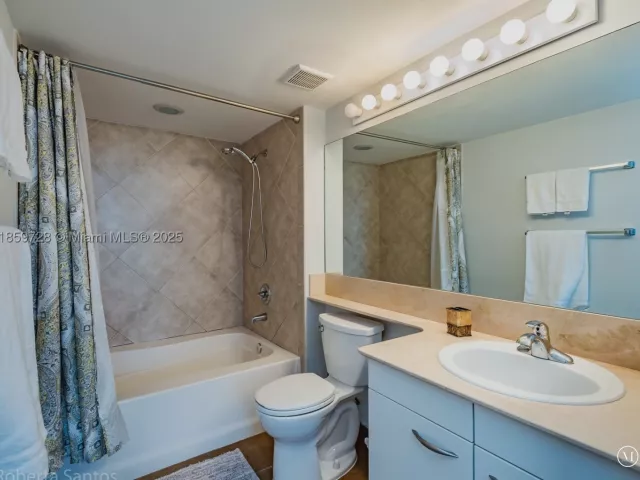 2-bedroom condo for sale in Hallandale Beach - 2080 S Ocean Dr 602 - MondialRealty