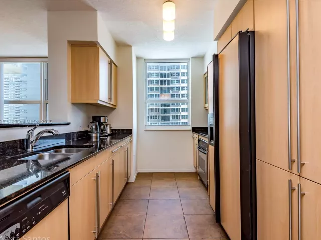 2-bedroom condo for sale in Hallandale Beach - 2080 S Ocean Dr 602 - MondialRealty