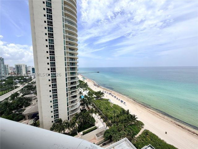 3-bedroom condo for rent in Sunny Isles Beach - 16001 Collins Ave 1402 - MondialRealty