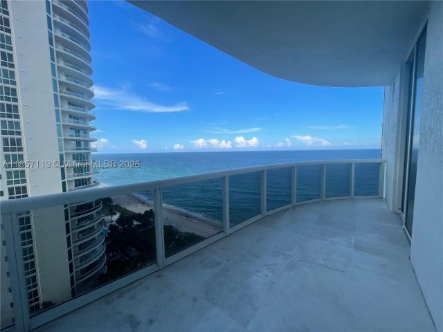 3-bedroom condo for rent in Sunny Isles Beach - 16001 Collins Ave 1402 - MondialRealty