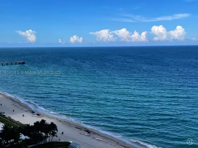 3-bedroom condo for rent in Sunny Isles Beach - 16001 Collins Ave 1402 - MondialRealty