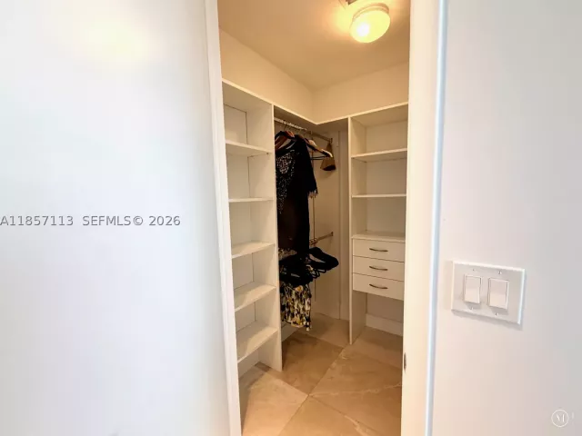 3-bedroom condo for rent in Sunny Isles Beach - 16001 Collins Ave 1402 - MondialRealty