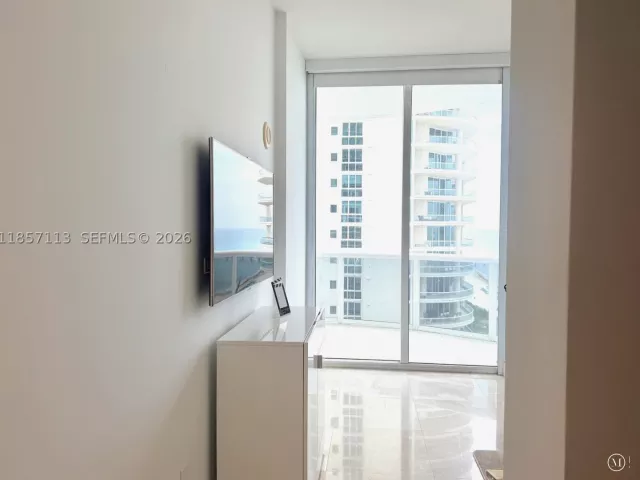 3-bedroom condo for rent in Sunny Isles Beach - 16001 Collins Ave 1402 - MondialRealty