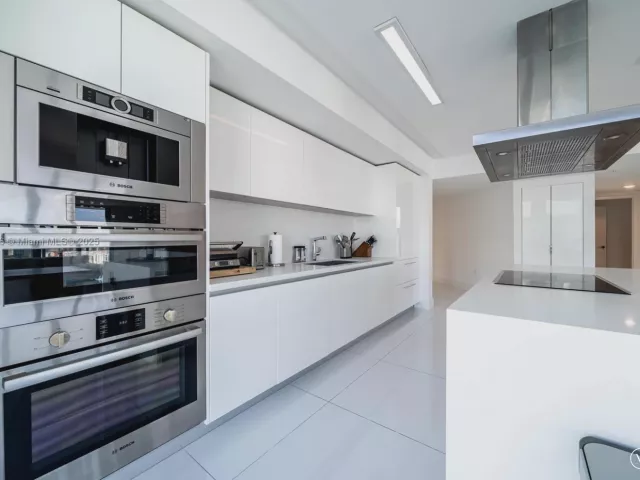 3-bedroom condo for rent in Sunny Isles Beach - 300 Sunny Isles Blvd 4-1901 - MondialRealty