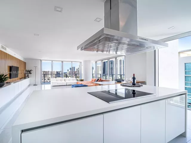 3-bedroom condo for rent in Sunny Isles Beach - 300 Sunny Isles Blvd 4-1901 - MondialRealty