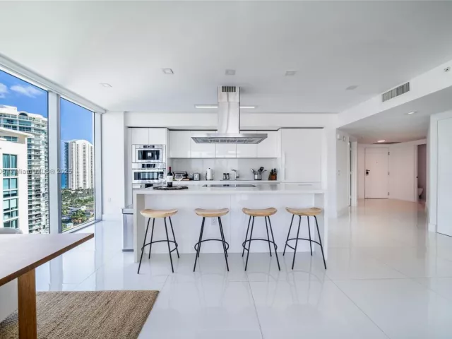 3-bedroom condo for rent in Sunny Isles Beach - 300 Sunny Isles Blvd 4-1901 - MondialRealty