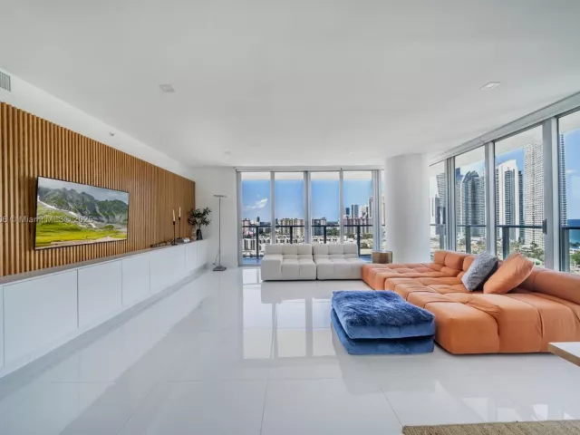 3-bedroom condo for rent in Sunny Isles Beach - 300 Sunny Isles Blvd 4-1901 - MondialRealty