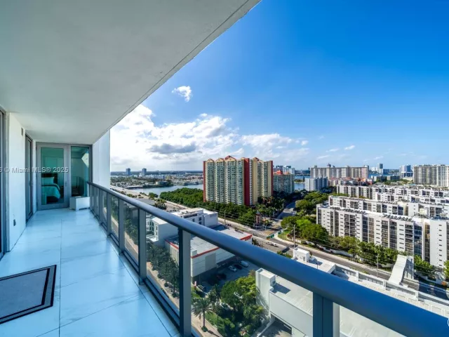 3-bedroom condo for rent in Sunny Isles Beach - 300 Sunny Isles Blvd 4-1901 - MondialRealty
