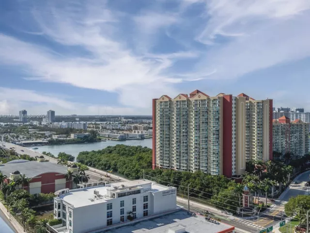3-bedroom condo for rent in Sunny Isles Beach - 300 Sunny Isles Blvd 4-1901 - MondialRealty
