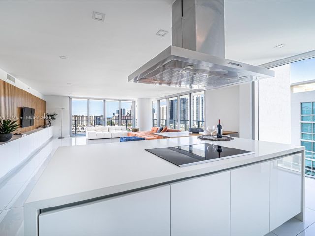 Apartment for rent  Unit #4-1901 - photo 6421350