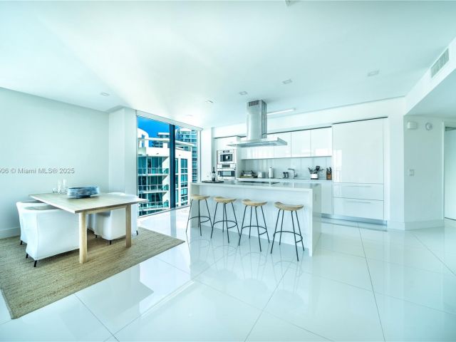 Apartment for rent  Unit #4-1901 - photo 6421352