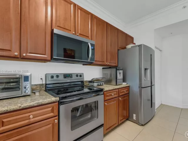 2-bedroom condo for sale in Aventura - 3001 NE 185th St 610 - MondialRealty