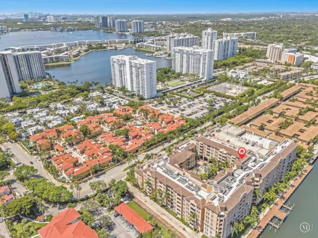 2-bedroom condo for sale in Aventura - 3001 NE 185th St 610 - MondialRealty