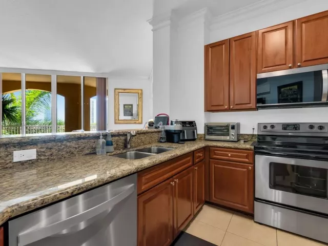 2-bedroom condo for sale in Aventura - 3001 NE 185th St 610 - MondialRealty
