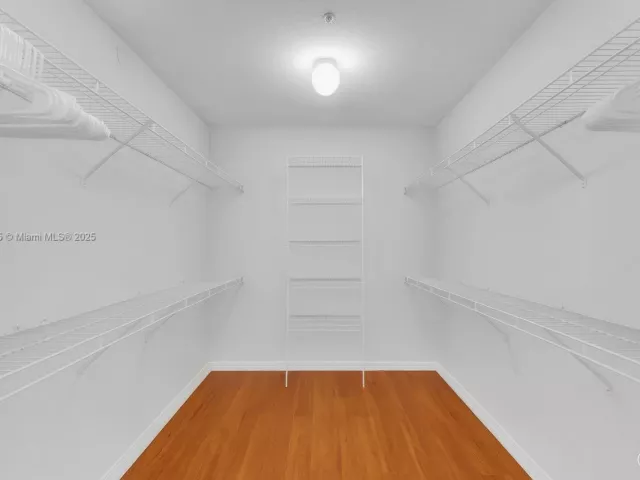 2-bedroom condo for sale in Aventura - 3001 NE 185th St 610 - MondialRealty