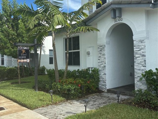 3-bedroom home for sale in Homestead - 16300 SW 291st St - MondialRealty