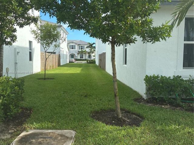 3-bedroom home for sale in Homestead - 16300 SW 291st St - MondialRealty