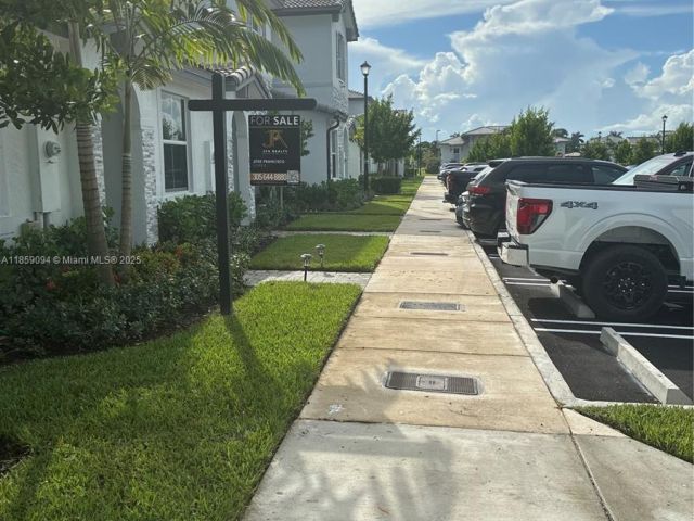 3-bedroom home for sale in Homestead - 16300 SW 291st St - MondialRealty