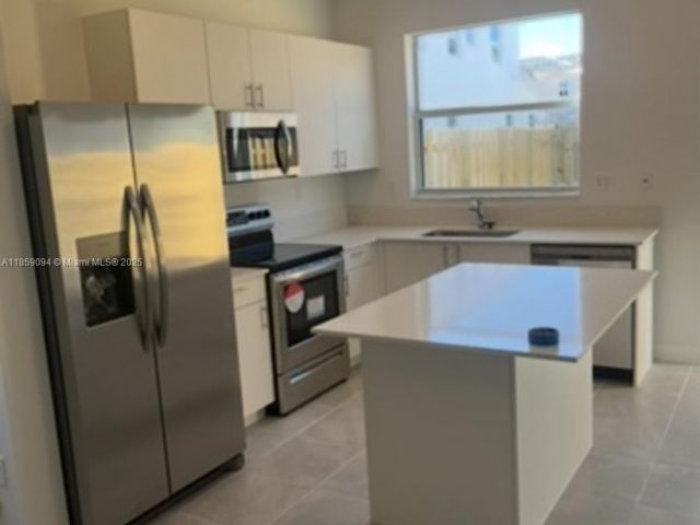 3-bedroom home for sale in Homestead - 16300 SW 291st St - MondialRealty