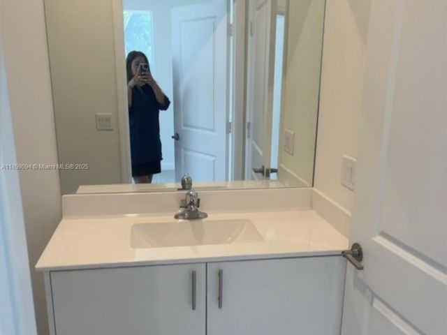 3-bedroom home for sale in Homestead - 16300 SW 291st St - MondialRealty