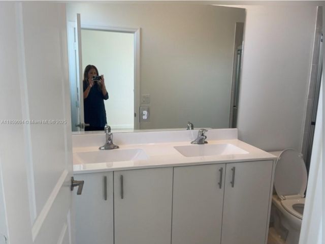 3-bedroom home for sale in Homestead - 16300 SW 291st St - MondialRealty