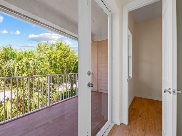 4-bedroom home for sale in Fort Lauderdale - 1434 SW 4th Avenue 1434 - MondialRealty