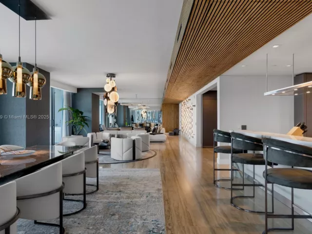 6-bedroom condo for sale in Sunny Isles Beach - 18501 Collins Ave 1401/02 - MondialRealty