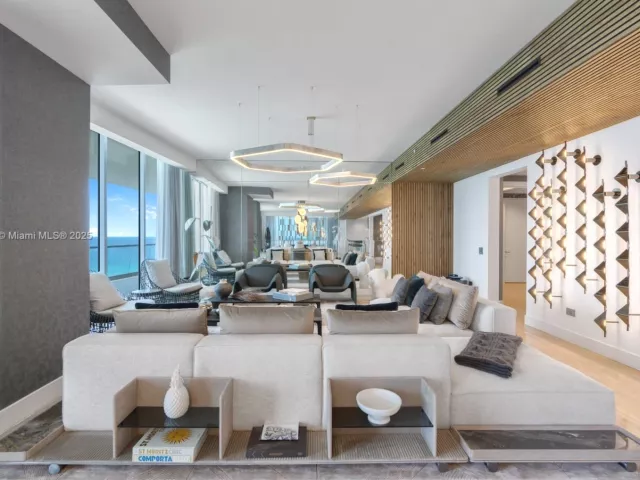 6-bedroom condo for sale in Sunny Isles Beach - 18501 Collins Ave 1401/02 - MondialRealty