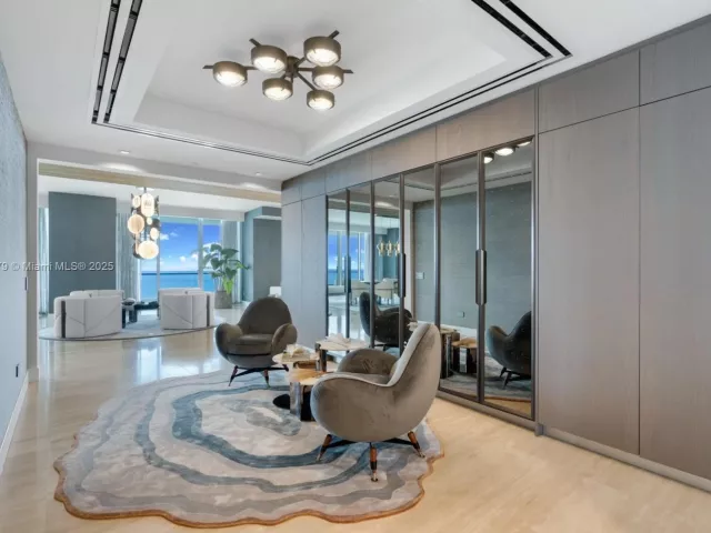 6-bedroom condo for sale in Sunny Isles Beach - 18501 Collins Ave 1401/02 - MondialRealty