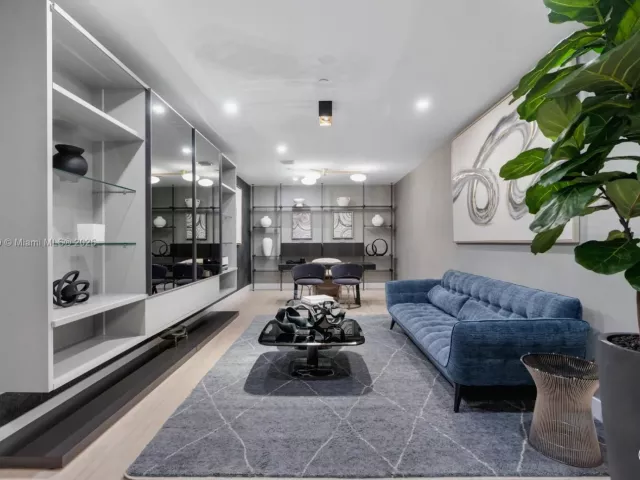 6-bedroom condo for sale in Sunny Isles Beach - 18501 Collins Ave 1401/02 - MondialRealty