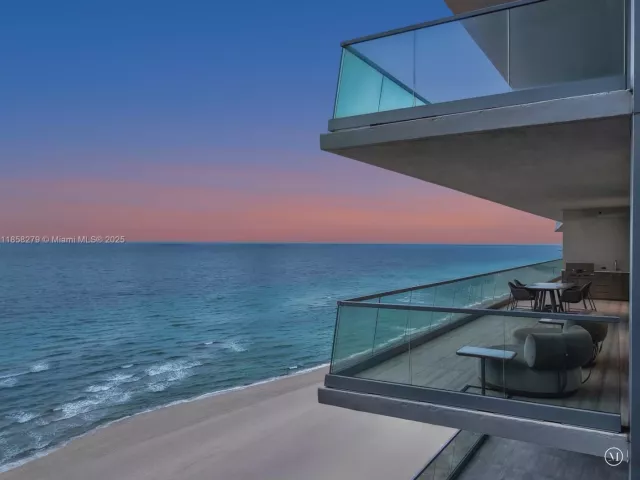 6-bedroom condo for sale in Sunny Isles Beach - 18501 Collins Ave 1401/02 - MondialRealty