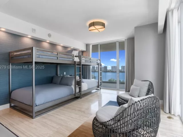 6-bedroom condo for sale in Sunny Isles Beach - 18501 Collins Ave 1401/02 - MondialRealty
