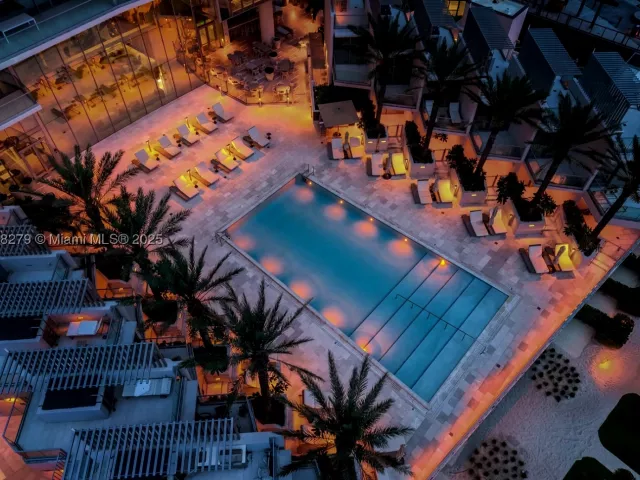 6-bedroom condo for sale in Sunny Isles Beach - 18501 Collins Ave 1401/02 - MondialRealty