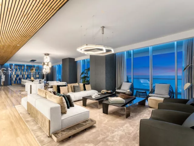 6-bedroom condo for sale in Sunny Isles Beach - 18501 Collins Ave 1401/02 - MondialRealty