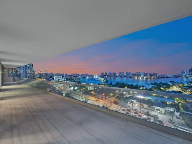 6-bedroom condo for sale in Sunny Isles Beach - 18501 Collins Ave 1401/02 - MondialRealty
