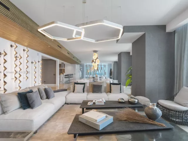 6-bedroom condo for sale in Sunny Isles Beach - 18501 Collins Ave 1401/02 - MondialRealty