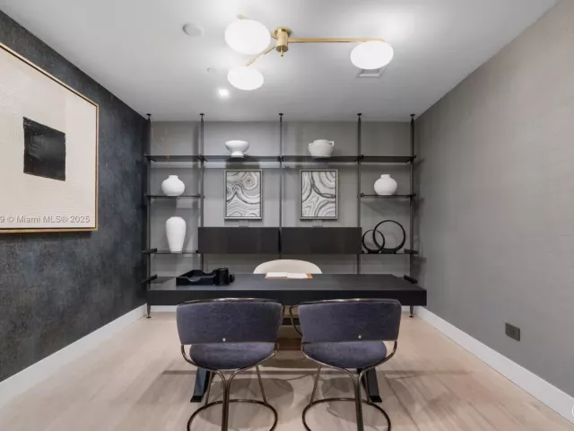 6-bedroom condo for sale in Sunny Isles Beach - 18501 Collins Ave 1401/02 - MondialRealty