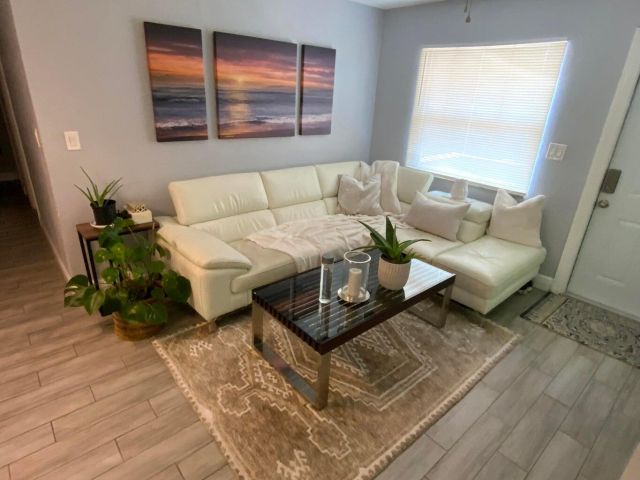 Home for rent at 311 SW 7th Avenue - photo 6424466