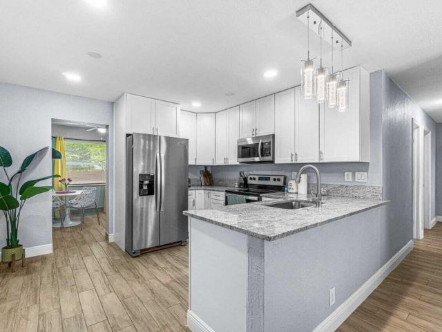 Home for rent at 311 SW 7th Avenue - photo 6424471