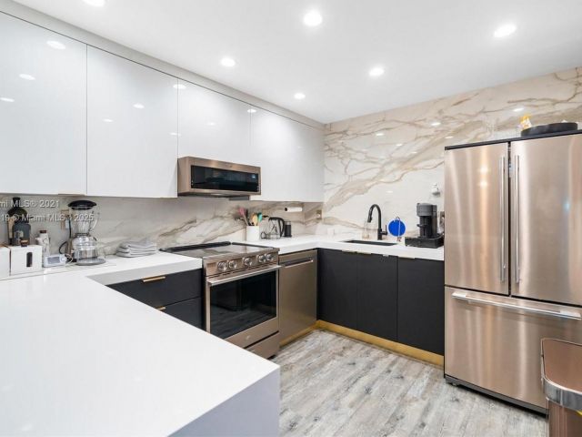 Apartment for rent  Unit #306 - photo 6429312