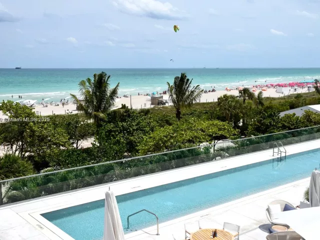 2-bedroom condo for rent in Miami Beach - 2301 Collins Ave 306 - MondialRealty