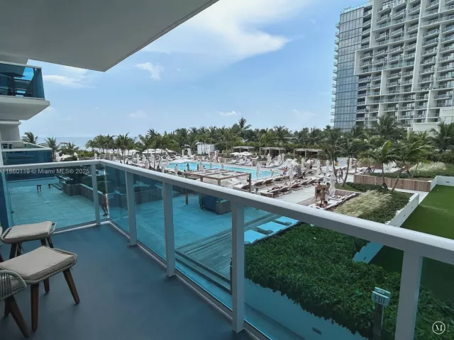 2-bedroom condo for rent in Miami Beach - 2301 Collins Ave 306 - MondialRealty
