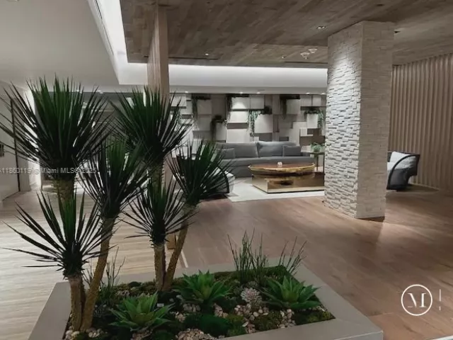 2-bedroom condo for rent in Miami Beach - 2301 Collins Ave 306 - MondialRealty