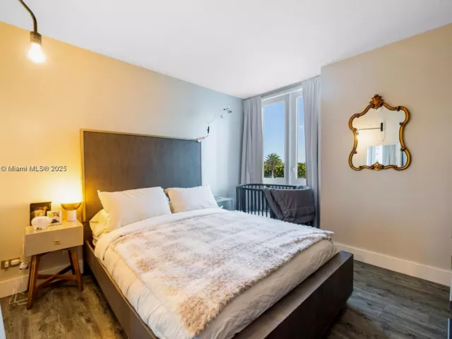 2-bedroom condo for rent in Miami Beach - 2301 Collins Ave 306 - MondialRealty