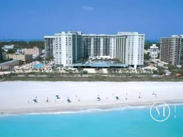 2-bedroom condo for rent in Miami Beach - 2301 Collins Ave 306 - MondialRealty