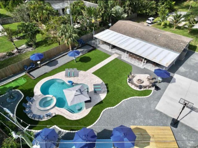 Home for rent at 270 NW 36th Street - photo 6425159